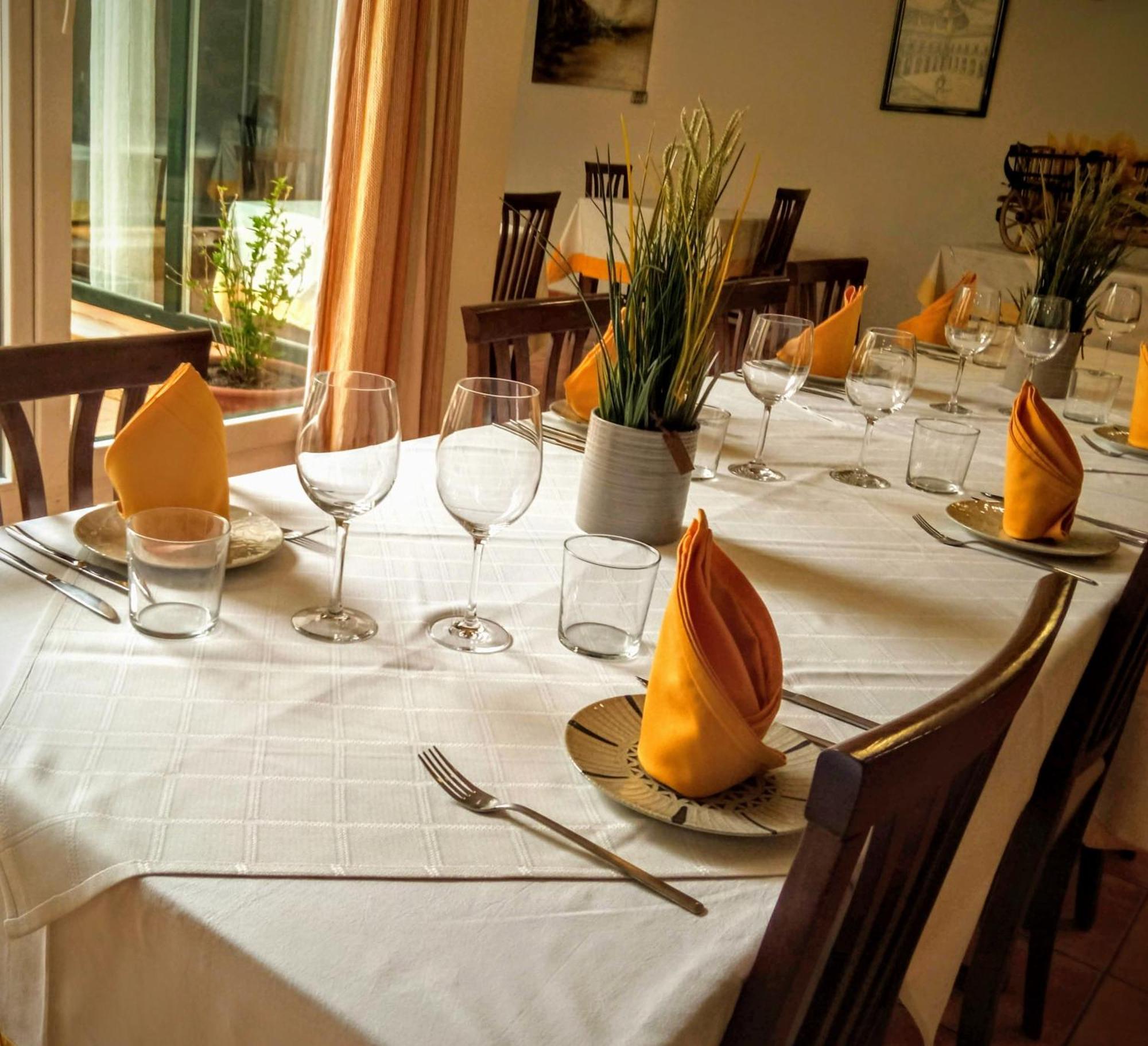Hostal Restaurante Bustos Villarrubio 外观 照片