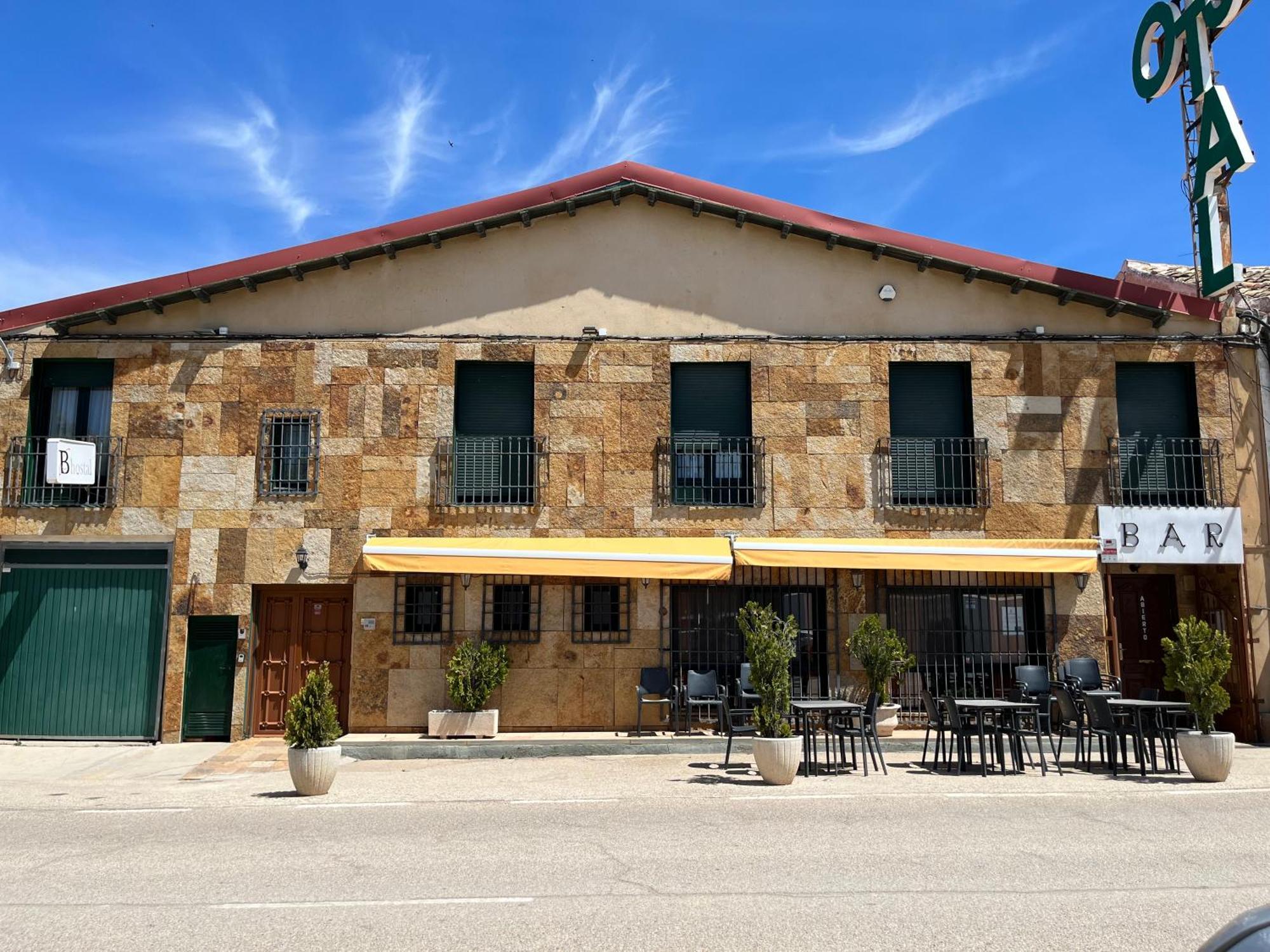 Hostal Restaurante Bustos Villarrubio 外观 照片