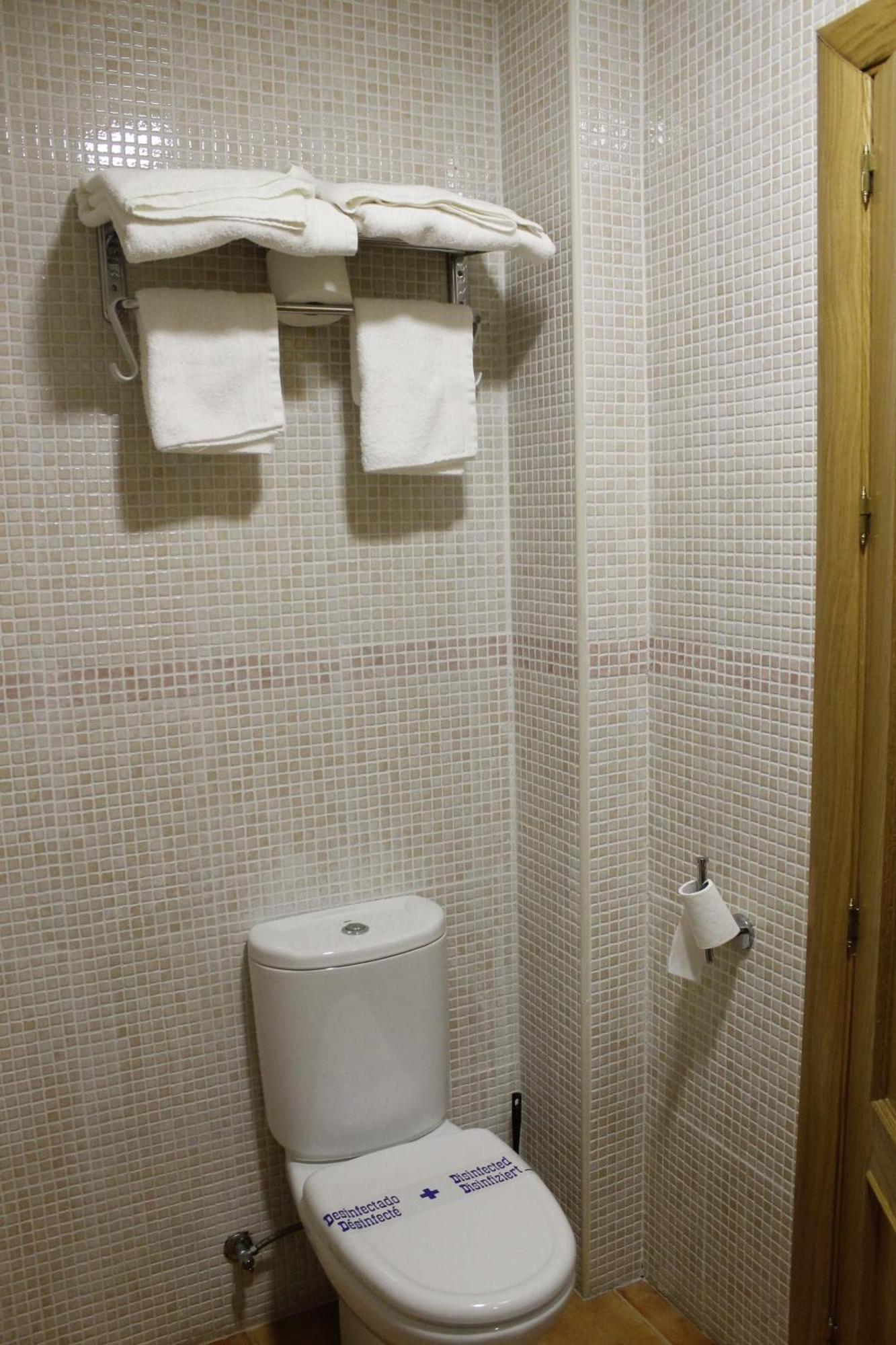 Hostal Restaurante Bustos Villarrubio 外观 照片